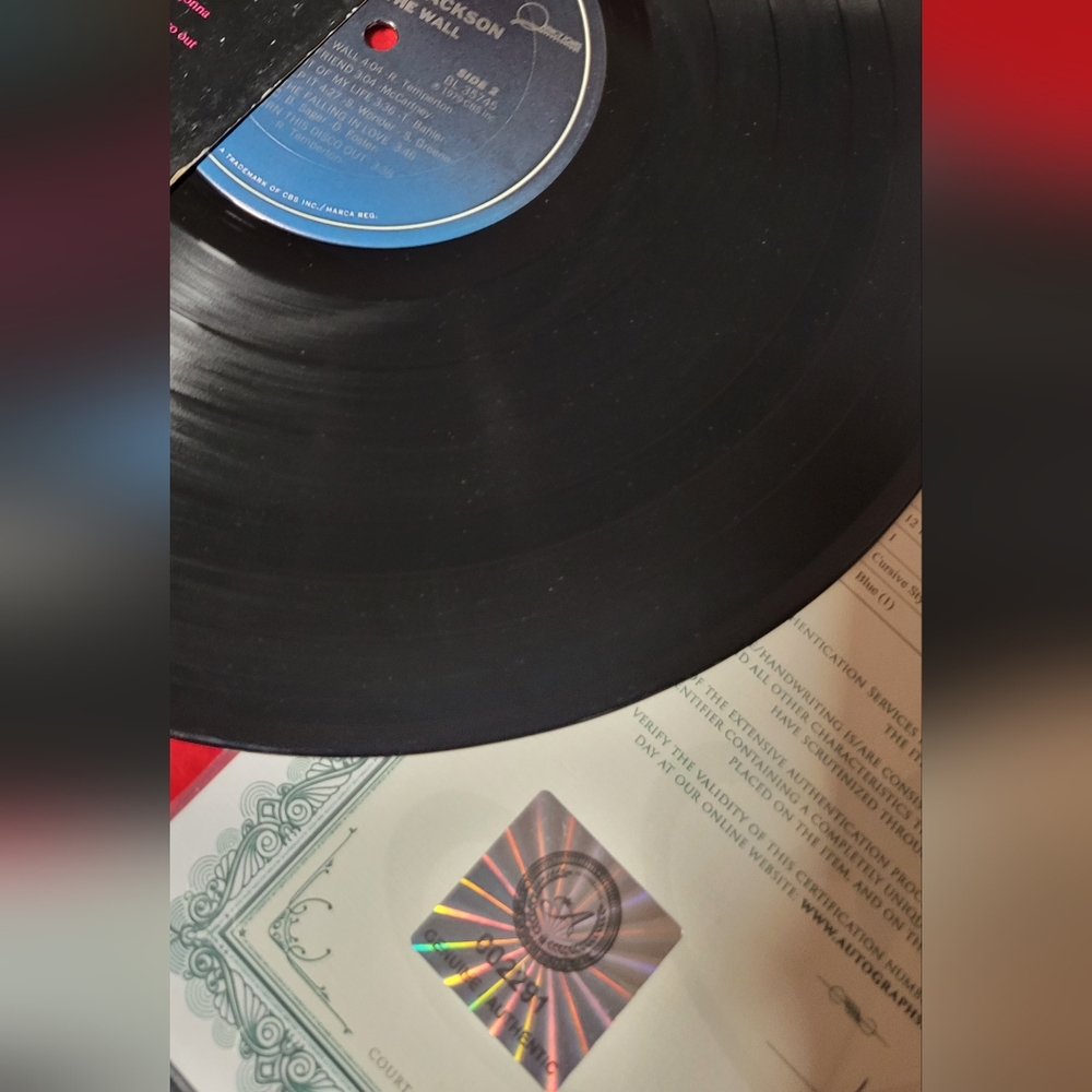 MICHAEL JACKSON AUTOGRAPHED VINYL - Picture 4 of 6